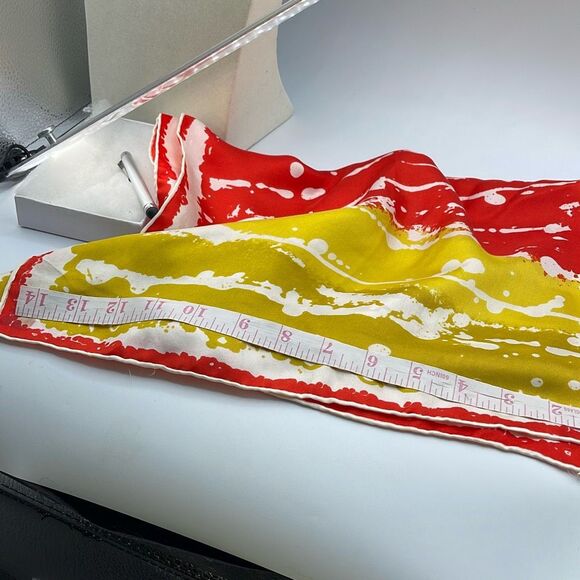 Vintage Vera Neumann long rectangular silk hand rolled scarf. - Picture 6 of 6